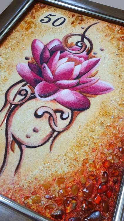 Картина Символический лотос из янтаря