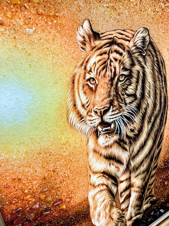 Картин Тигр из янтаря