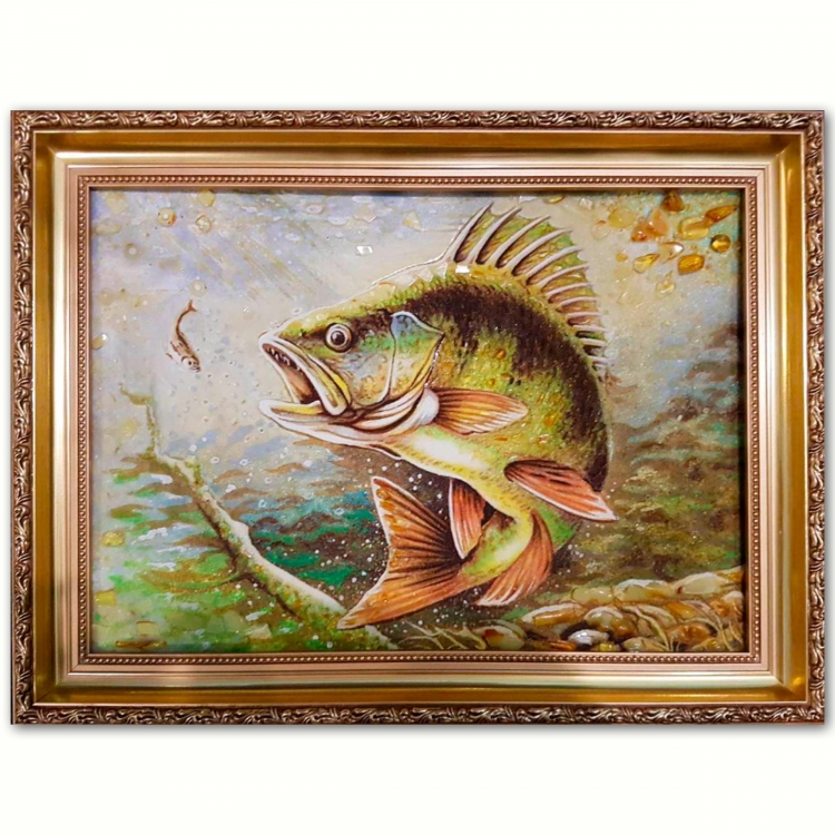 Картина Рыба окунь на охоте из янтаря