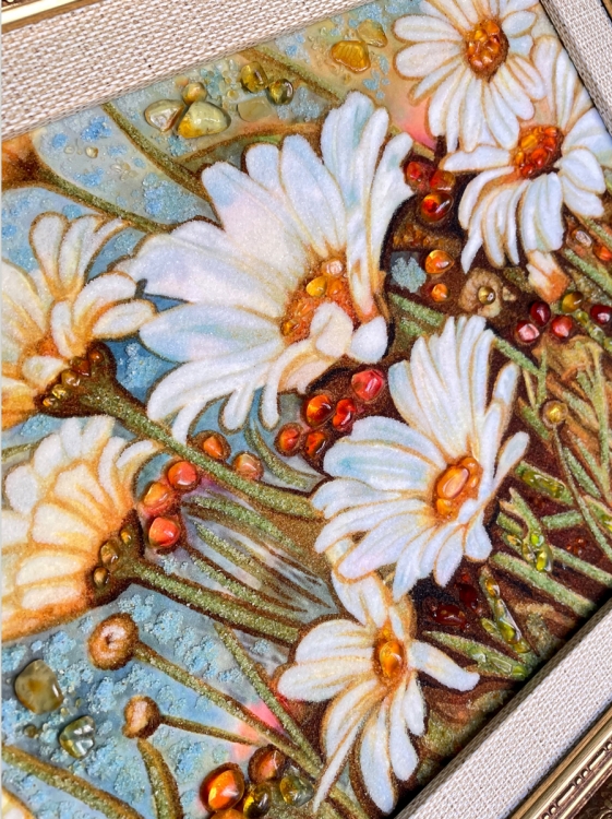 Картина Ромашки на поляне из янтаря