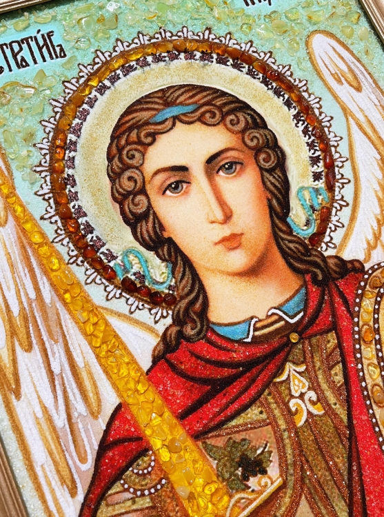 Икона Архистратиг Михаил из янтаря