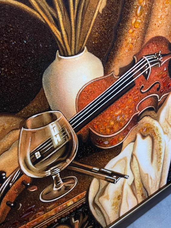 Картина Скрипка и букет белых калл из янтаря