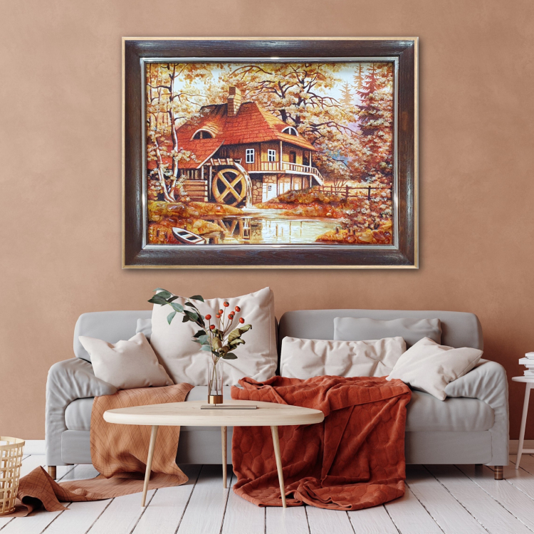 Уютный дом с водяной мельницей из янтаря