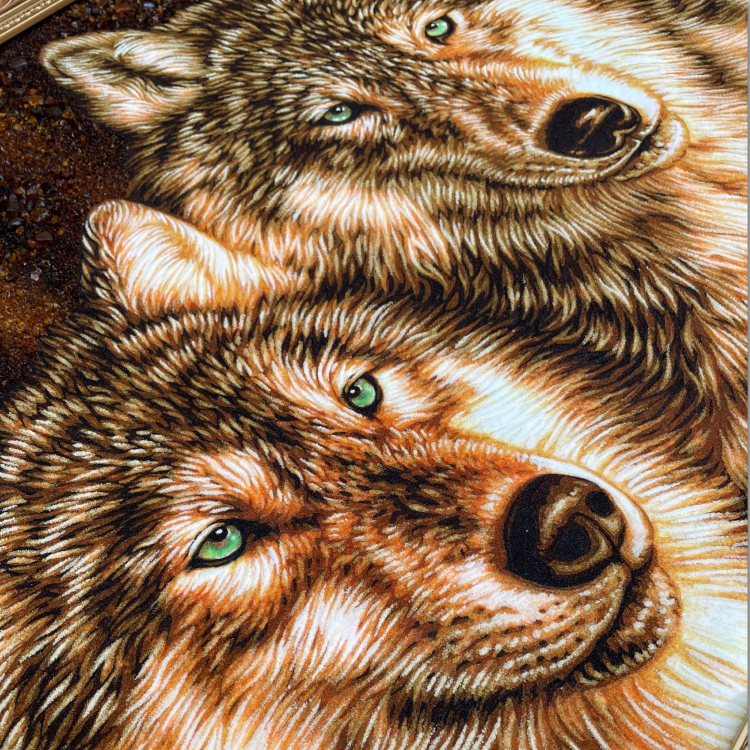 Картина Пара волков из янтаря