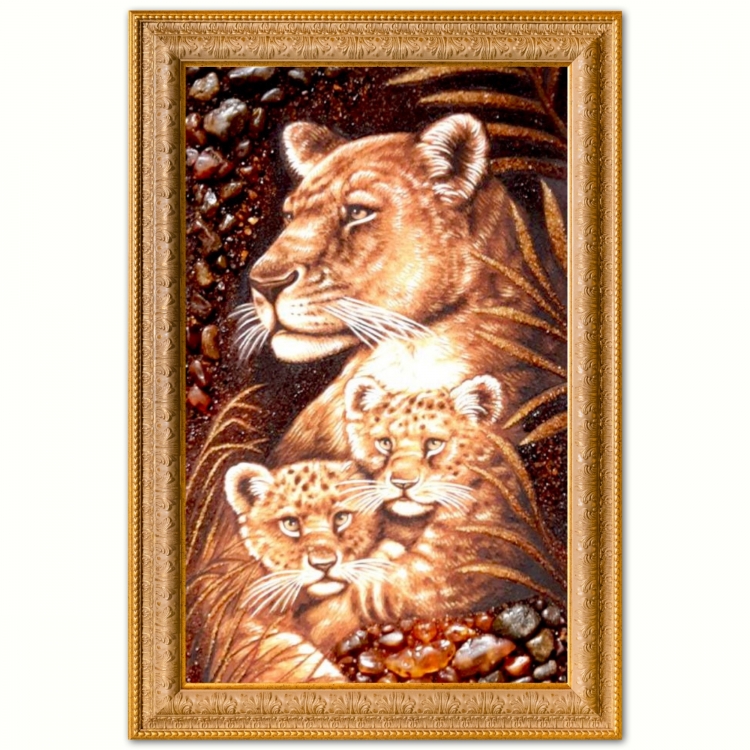 Картина Львица и два львёнка из янтаря