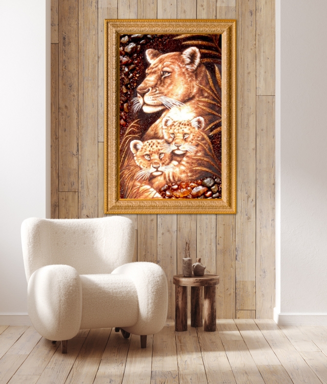 Картина Львица и два львёнка из янтаря
