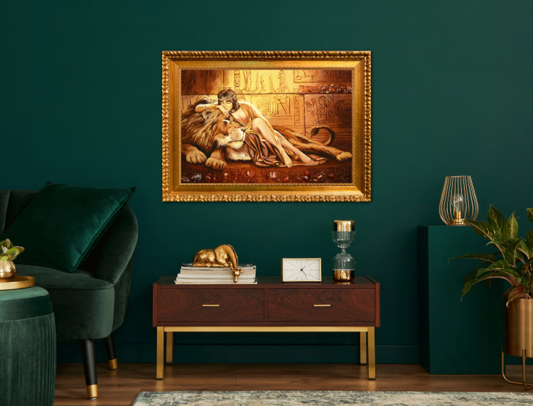 Картина Клеопатра со львом из янтаря