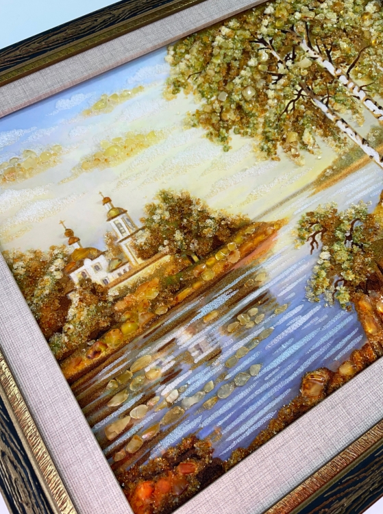 Пейзаж - Церковь у реки из янтаря