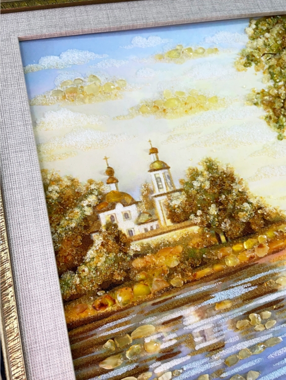 Пейзаж - Церковь у реки из янтаря