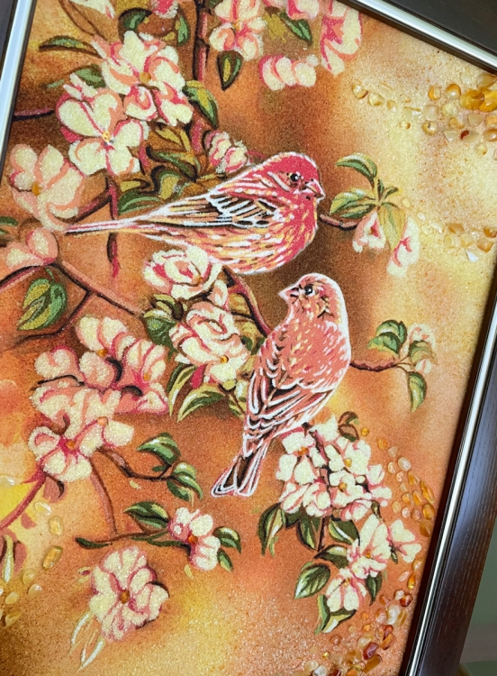 Картина Воробьи на цветущей ветке из янтаря