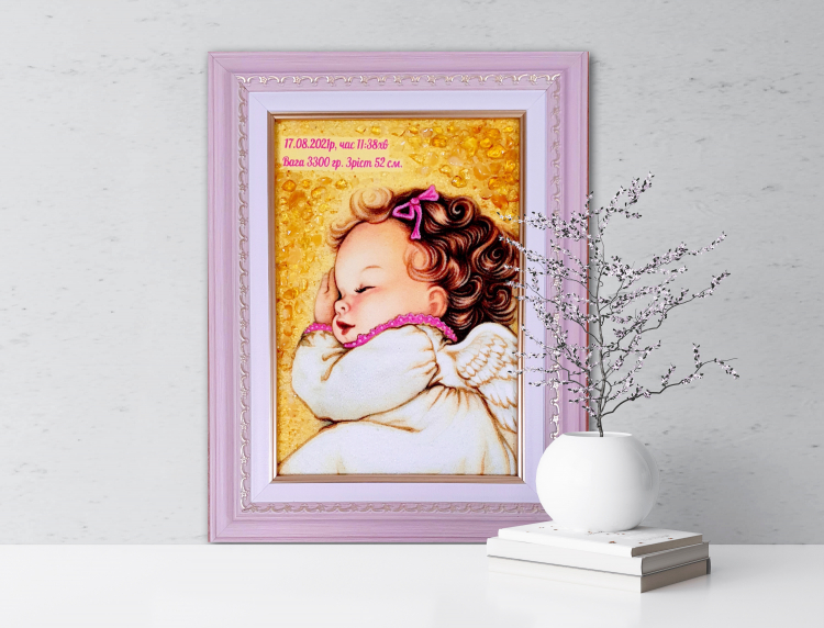 Ангелочек - новорождённый малыш из янтаря