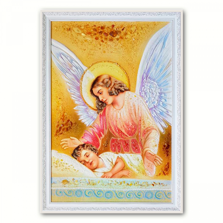 Ангел оберегает детский сон из янтаря