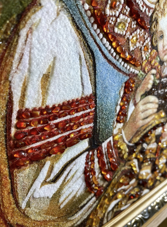 Икона Богородица в вышиванке  (Александра Охапкина) из янтаря