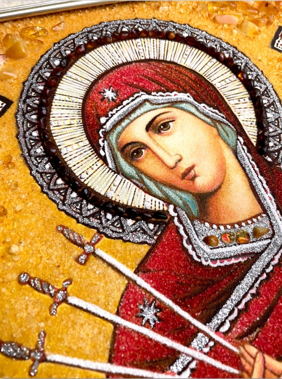Ікона Семистрільна (Пом'якшення злих сердець) з бурштину