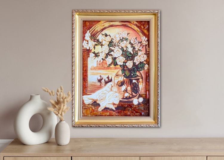 Картина Білі голуби та троянди з бурштину