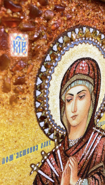 Ікона Пом'якшення злих сердець з бурштину