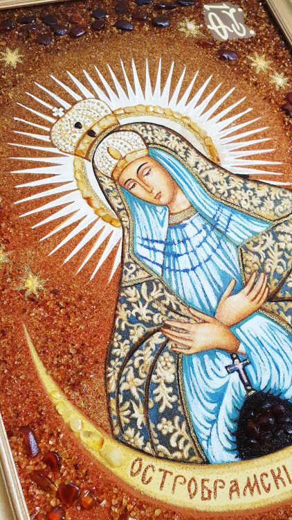 Ікона Остробрамська Богородиця з бурштину