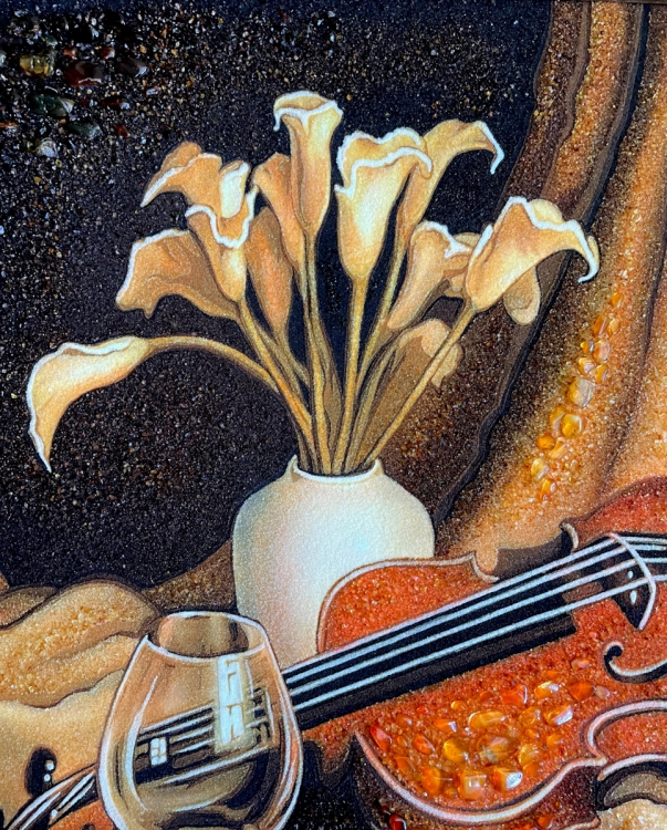 Картина Скрипка та букет білих калл з бурштину