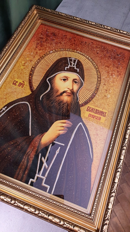 Ікона Веніамін Києво-Печерський з бурштину