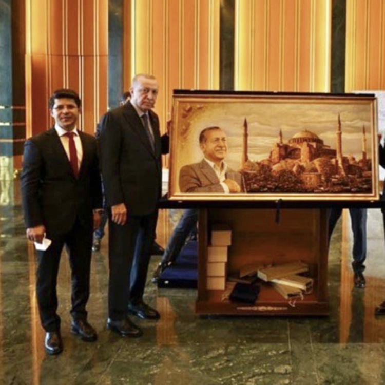 Реджеп Ердоган - Портрет  з бурштину