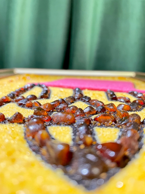 Картина Герб України (Євробачення) з бурштину