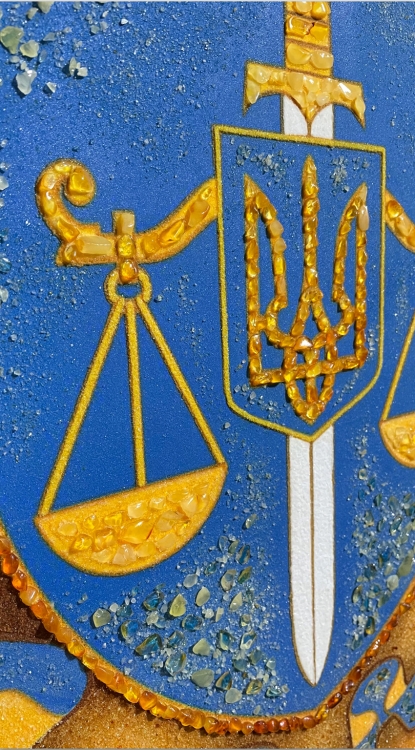 Картина - Емблема Офісу Генпрокурора з бурштину