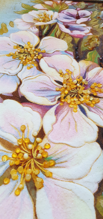 Картина Цвіт яблуні  з бурштину