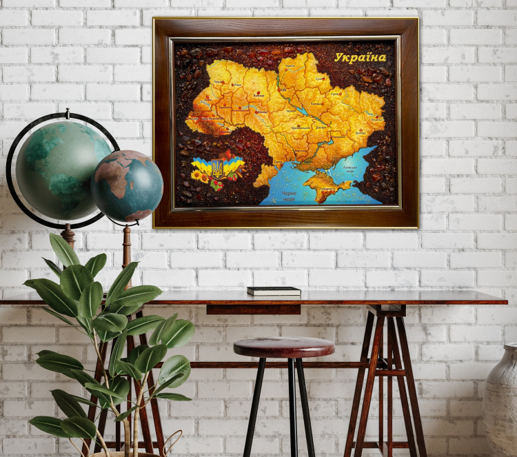 Карта України з бурштину