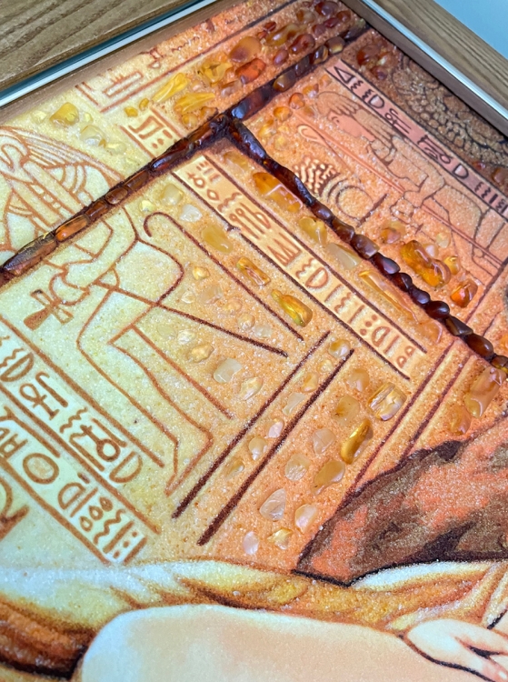 Картина Клеопатра з левом з бурштину