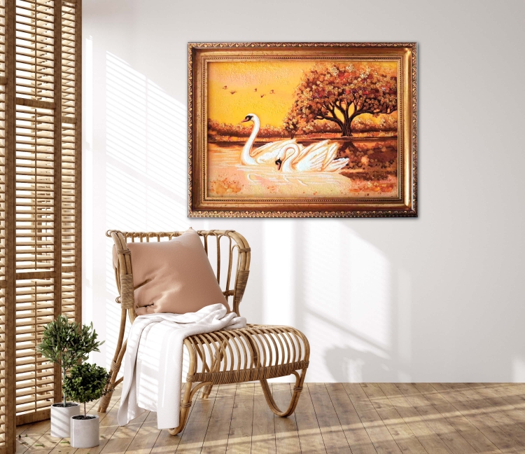 Картина Два лебеді на заході сонця з бурштину