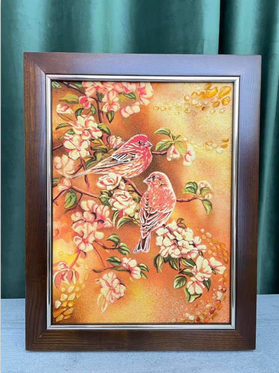 Картина Горобці на квітучій гілці з бурштину