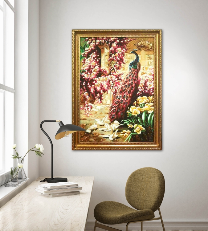 Картина Казковий павич у квітучому саду з бурштину