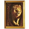 Картина Зацікавлений лев з бурштину