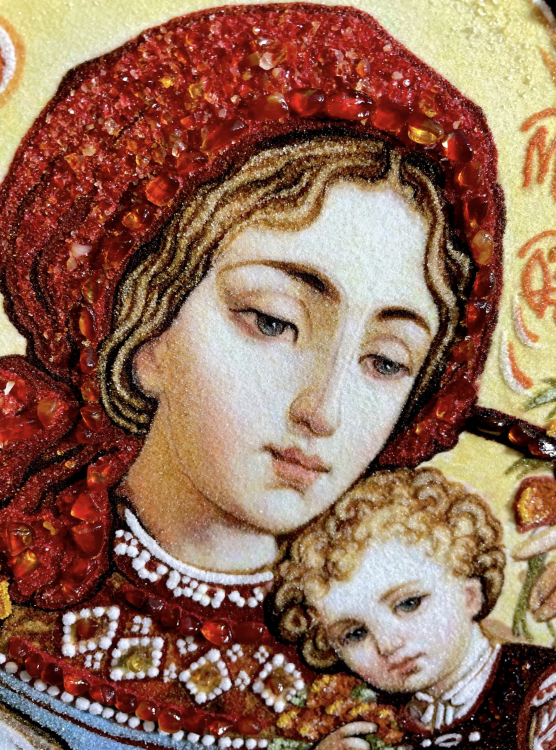 Ікона Богородиця у вишиванці (Олександра Охапкіна) з бурштину