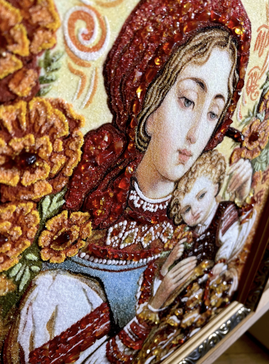 Ікона Богородиця у вишиванці (Олександра Охапкіна) з бурштину