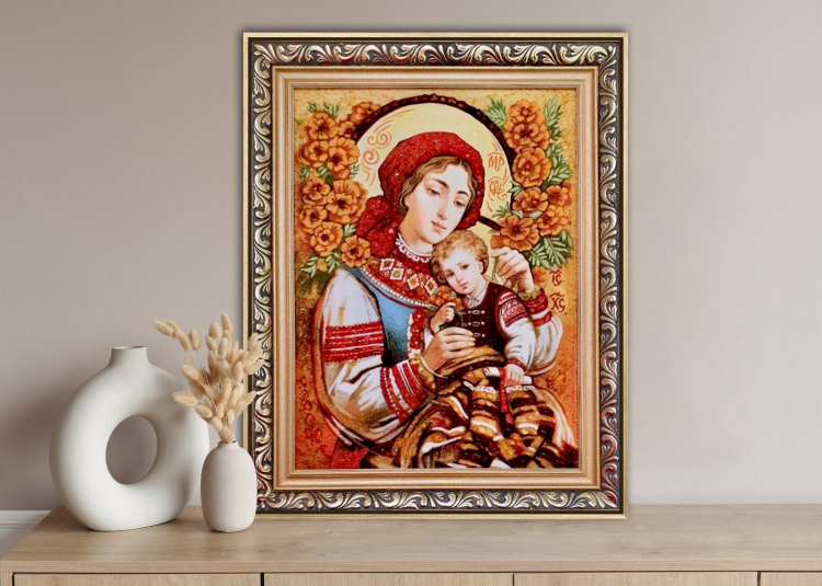 Ікона Богородиця у вишиванці (Олександра Охапкіна) з бурштину