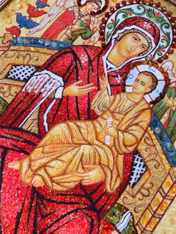 Ікона Богородиці Всецариця з бурштину